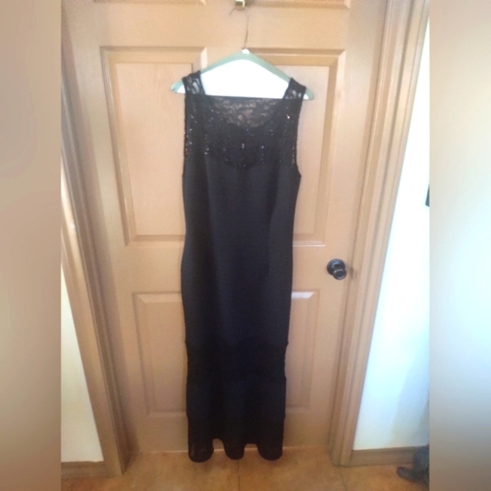 NWOT Ladies Elegant Black Sleeveless Dress